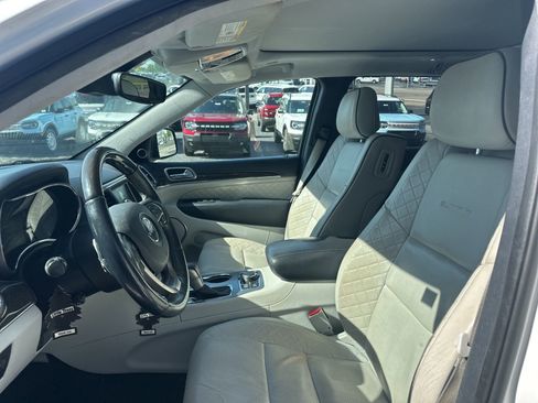 Used 2017 Jeep Grand Cherokee Summit image 6
