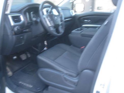 Used 2018 Nissan Titan SV AWD/4WD image 21