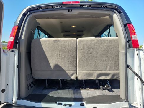 Used 2025 Chevrolet Express 3500 LT w/ LT Preferred Equipment Group RWD image 14