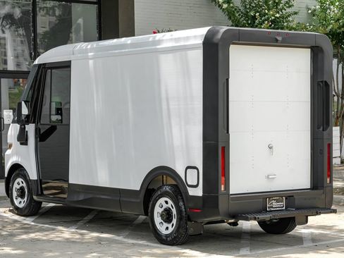 Used 2024 Chevrolet Brightdrop 400 w/ Commercial Equipment Package AWD/4WD image 9