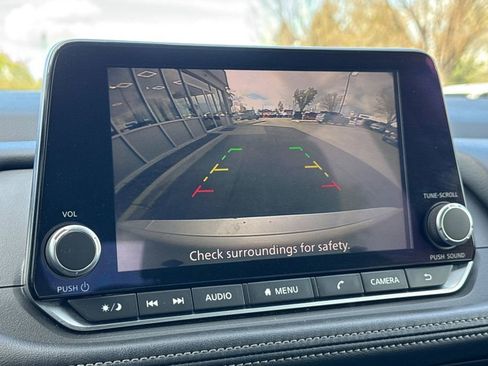 Used 2024 Nissan Rogue S image 19