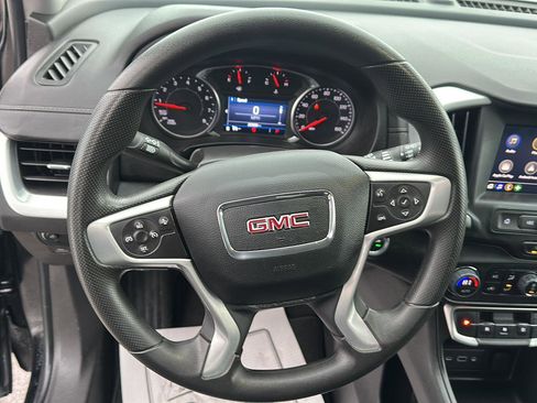 Used 2024 GMC Terrain SLE w/ Driver Convenience Package image 21