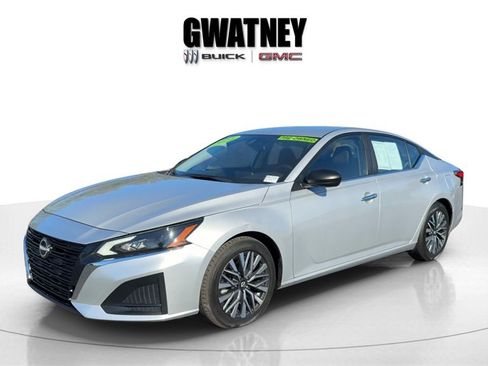 Used 2024 Nissan Altima 2.5 SV image 3