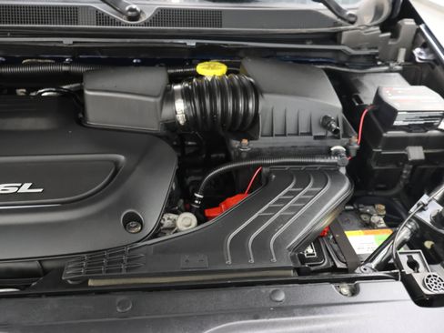 Used 2017 Chrysler Pacifica Touring-L FWD image 18
