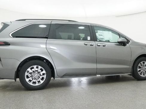 New 2026 Toyota Sienna XLE image 59
