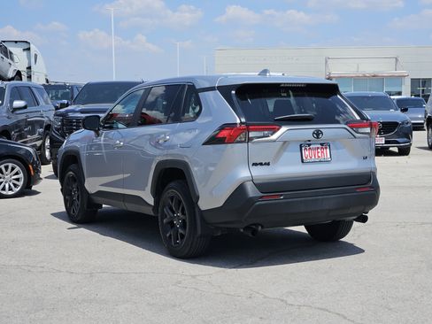Used 2023 Toyota RAV4 LE FWD image 7