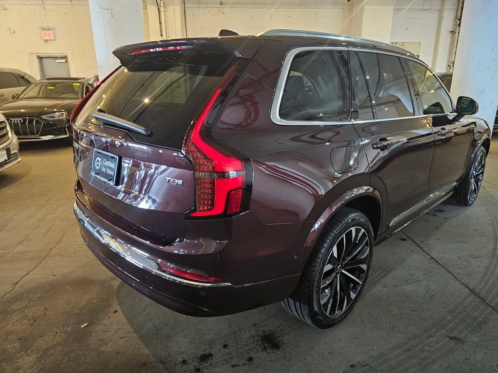 Certified 2025 Volvo XC90 T8 Ultra AWD/4WD image 4