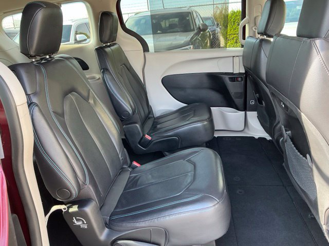 Used 2021 Chrysler Pacifica Touring-L FWD image 20