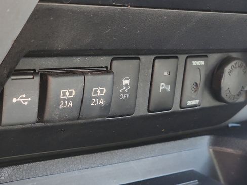 Used 2021 Toyota Tundra Platinum image 24