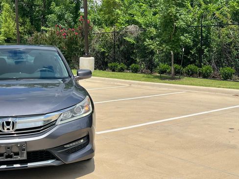 Used 2017 Honda Accord EX-L image 3