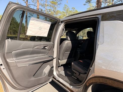 New 2026 Chevrolet Traverse RS image 27