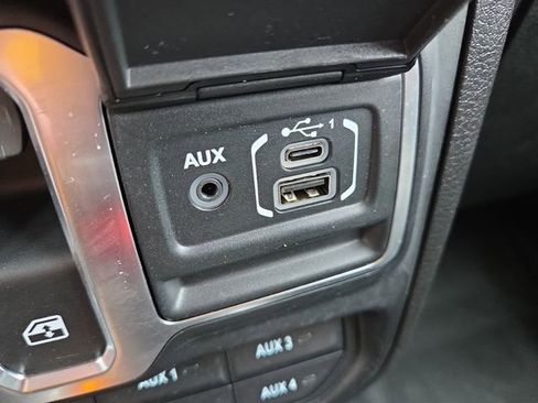 Used 2025 Jeep Wrangler Willys image 23