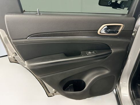 Used 2016 Jeep Grand Cherokee Limited image 28