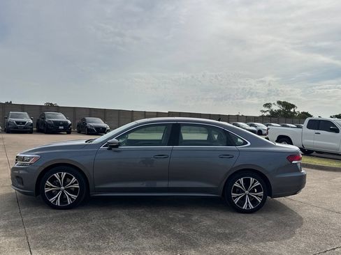 Used 2022 Volkswagen Passat 2.0T SE FWD image 11