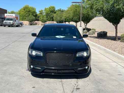 Used 2023 Chrysler 300 C RWD image 5
