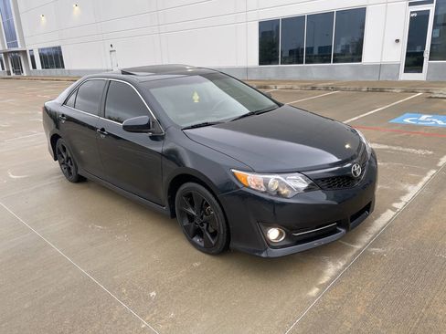 Used 2014 Toyota Camry SE image 8