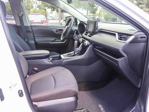 Certified 2020 Toyota RAV4 LE w/ Carpet Mat Package AWD/4WD image 21