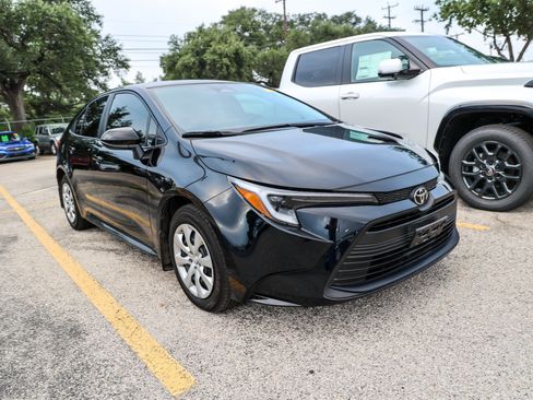 Used 2026 Toyota Corolla LE FWD image 6