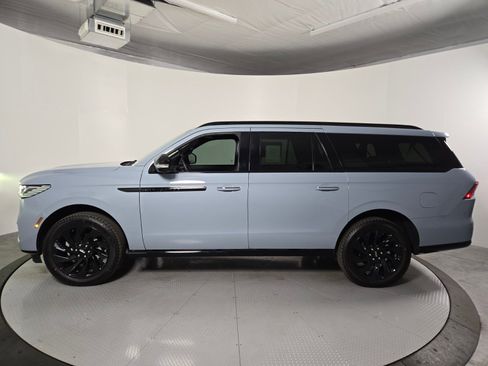 New 2026 Lincoln Navigator L Reserve w/ Jet Appearance Package image 8