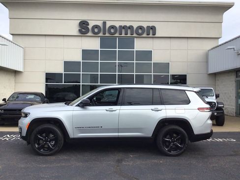 Certified 2025 Jeep Grand Cherokee L Limited w/ Black Appearance Package AWD/4WD image 1