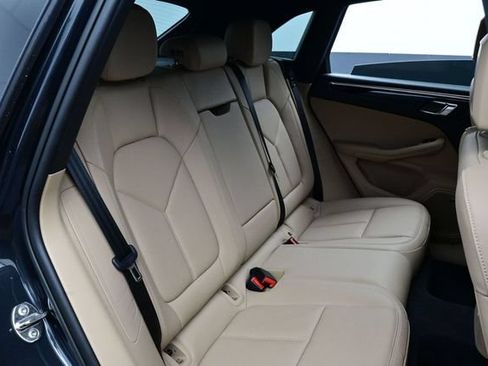 Certified 2025 Porsche Macan AWD/4WD image 17