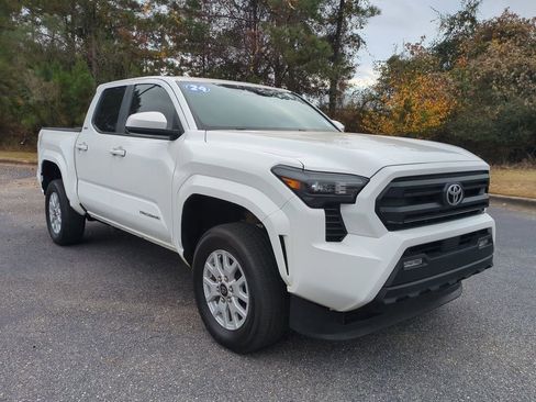 Used 2024 Toyota Tacoma SR5 image 2