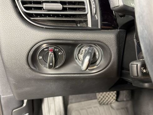 Certified 2023 Porsche Macan AWD/4WD image 19