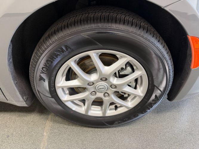 Used 2025 Chrysler Pacifica Select FWD image 6