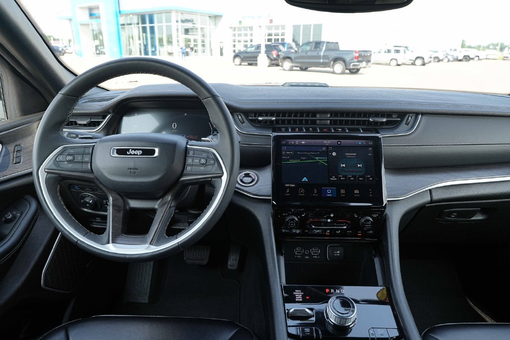 Used 2024 Jeep Grand Cherokee Limited 4xe AWD/4WD image 30