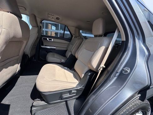Used 2022 Ford Explorer XLT AWD/4WD image 29