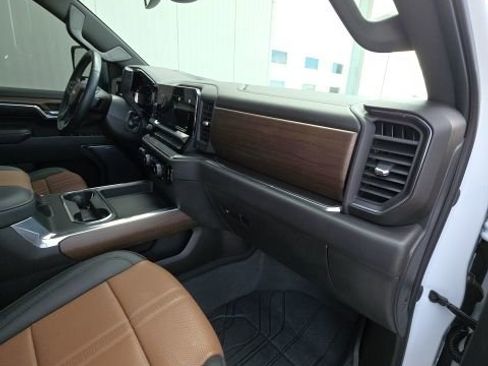 Used 2024 Chevrolet Silverado 2500 High Country image 19