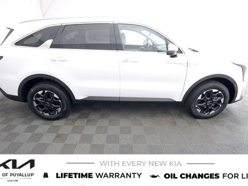 New 2026 Kia Sorento S image 4