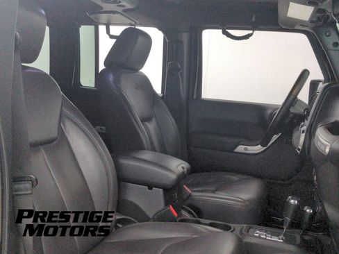 Used 2015 Jeep Wrangler Unlimited Rubicon w/ Connectivity Group AWD/4WD image 36