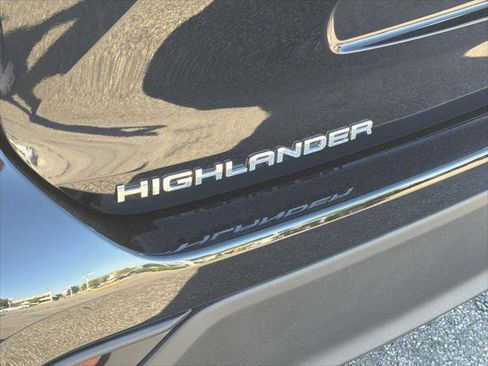 Certified 2026 Toyota Highlander XLE AWD/4WD image 6