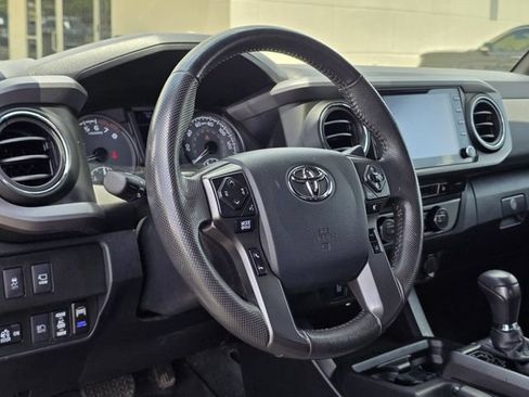 Used 2020 Toyota Tacoma TRD Off-Road w/ Advanced Technology Package AWD/4WD image 23