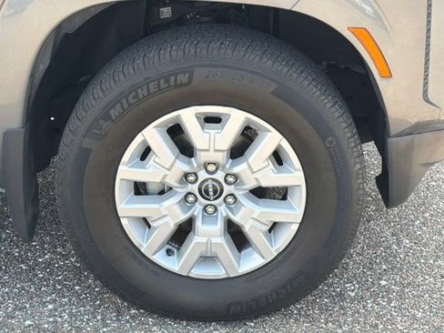 Used 2022 Nissan Frontier SV RWD image 9