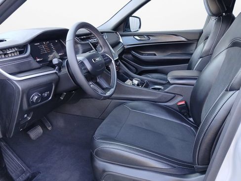 Used 2025 Jeep Grand Cherokee L Altitude AWD/4WD image 19