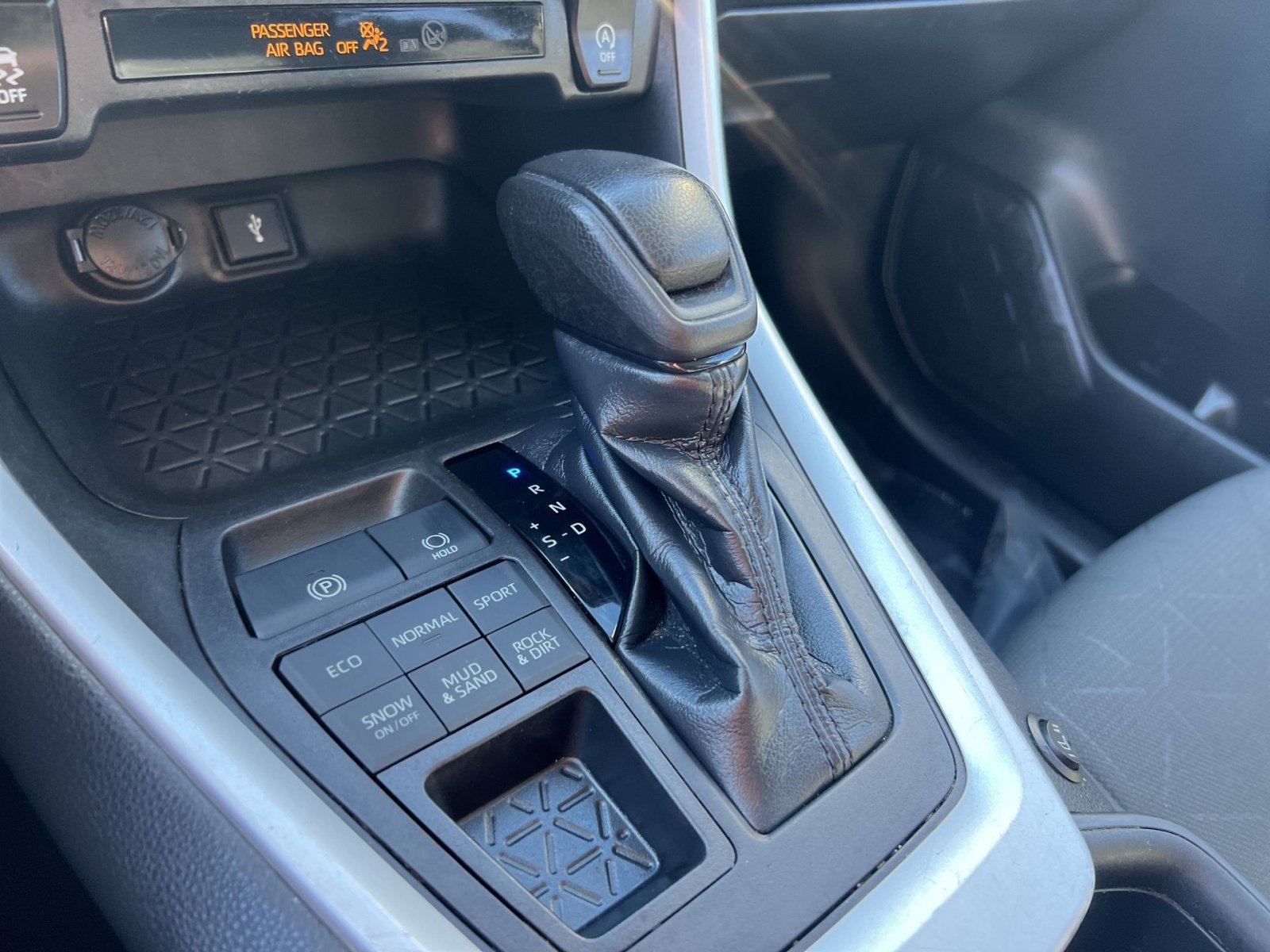 Used 2021 Toyota RAV4 XLE AWD/4WD image 21