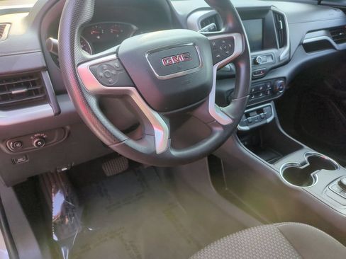 Used 2024 GMC Terrain SLE FWD image 9