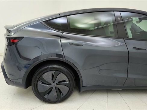 Used 2026 Tesla Model Y Long Range image 12