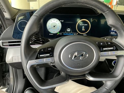 Certified 2023 Hyundai Elantra Limited image 9