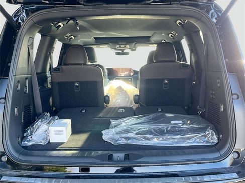 New 2025 Nissan Armada Platinum image 31