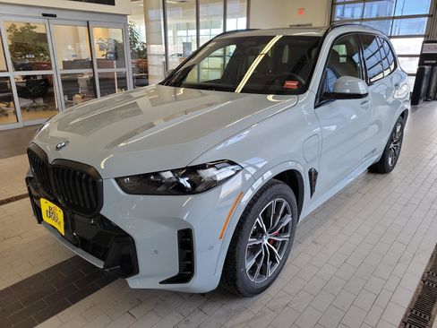 New 2026 BMW X5 xDrive50e w/ M Sport Package AWD/4WD image 1