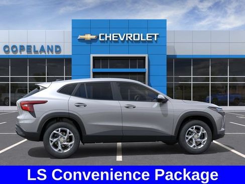 New 2026 Chevrolet Trax LS w/ LS Convenience Package FWD image 6