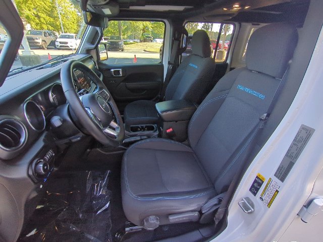 Used 2022 Jeep Wrangler Unlimited Rubicon 4xe w/ Cold Weather Group AWD/4WD image 14