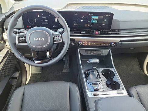 New 2025 Kia Carnival SX image 16