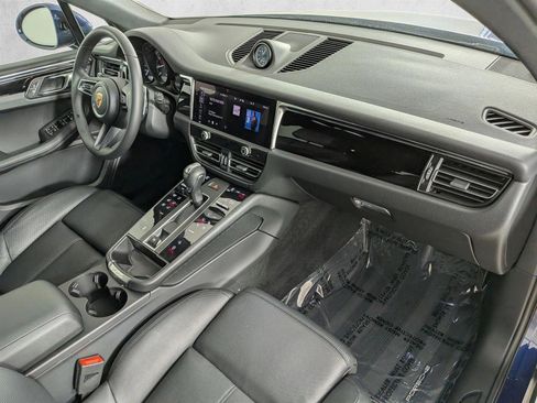 Certified 2025 Porsche Macan AWD/4WD image 24