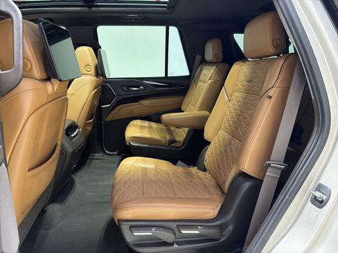 Used 2021 Cadillac Escalade Sport w/ LPO, ONYX Package AWD/4WD image 31