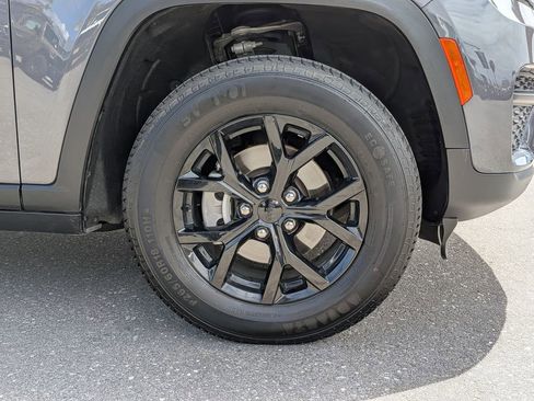 Used 2024 Jeep Grand Cherokee Altitude RWD image 30