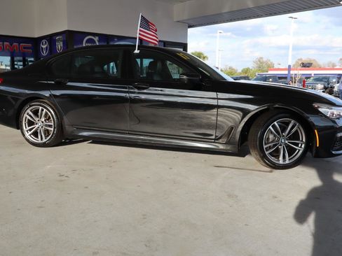 Used 2017 BMW 740i image 6